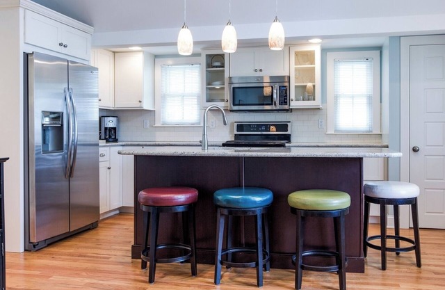 Beautiful and Romantic 1BR Cottage w/Beach Locker