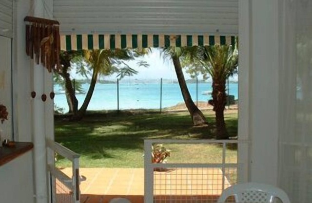 beautiful apartment located in a residence Gosier bottom of the strong sea