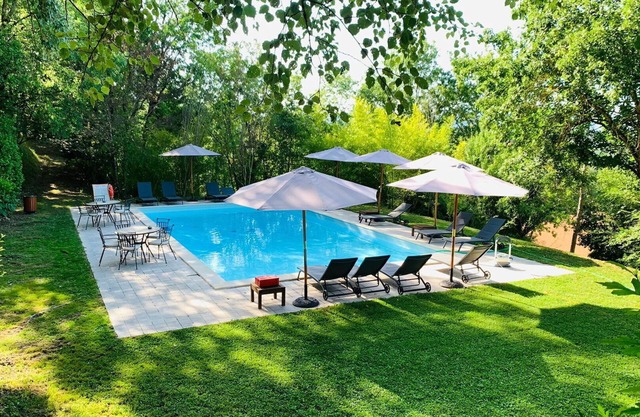 Beautiful apartment in villa for 6 guests with pool, A/C, WIFI, TV and patio
