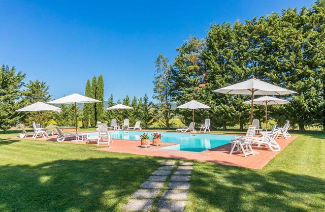 Beautiful apartment in villa for 4 guests with WIFI, pool, A/C and terrace