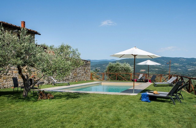 Beautiful apartment in villa for 4 people with pool, A/C, WIFI, TV, patio and panoramic view