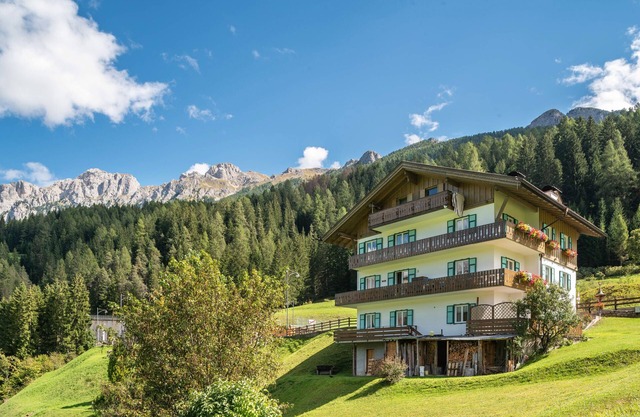 Beautiful Apartment “Appartamento Latemar” with Mountain View, Lake View