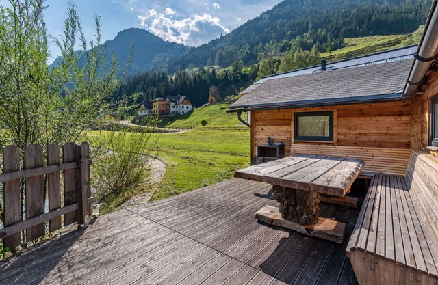 Beautiful apartment for 4 people with hot tub, WIFI, TV and patio