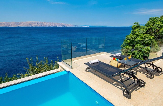 Beautiful apartment for 2 guests with A/C, WIFI, pool, TV, terrace, pets allowed and parking