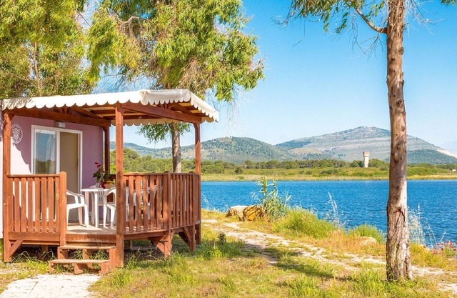 Beautiful apartment in villa for 4 people with A/C, pool, WIFI, TV, terrace and pets allowed