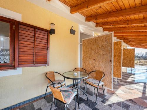 Beautiful Apartment in Jasenice near Sea