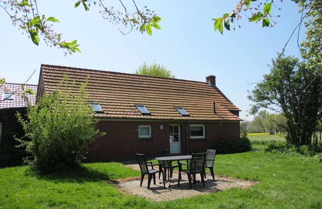 Beautiful apartment in villa for 14 guests with WIFI, TV, terrace, pets allowed and parking