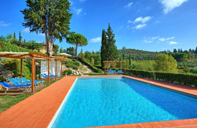 Beautiful apartment for 6 people with WIFI, pool, A/C, TV and panoramic view, close to San Gimig.