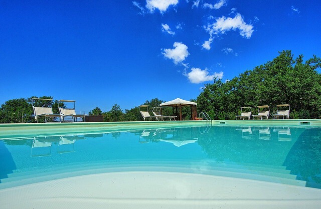 Beautiful apartment for 8 guests with pool, WIFI and pets allowed, close to Greve In Chianti