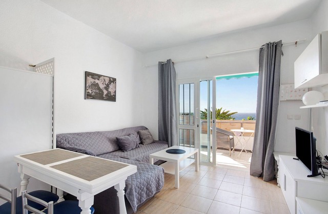 Beautiful Apartment On the Beach with Terrace & Gorgeous Ocean View; Street Parking Available