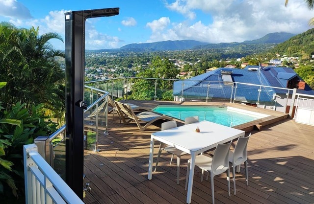 Beautiful apartment with private pool and exceptional sea view