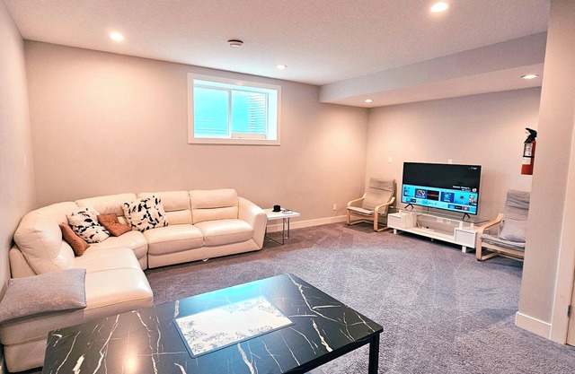 Beautiful basement Suite keyless Separate entrance