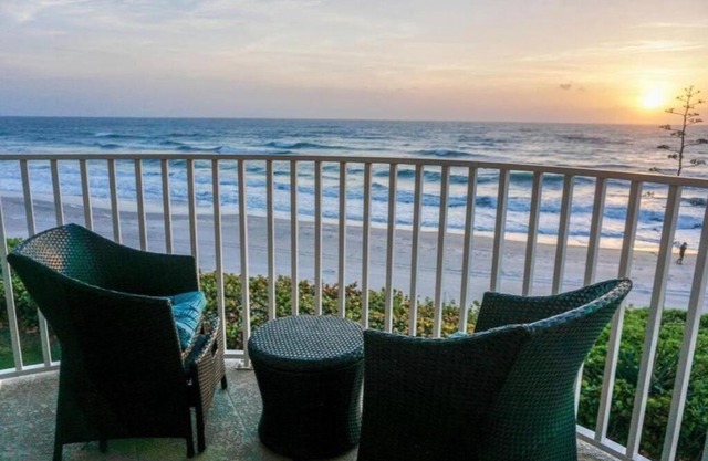 Beautiful, Beachfront, Balconied 2/2 Condo