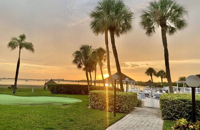 Beautiful Beach Condo Steps from Sandy Beach