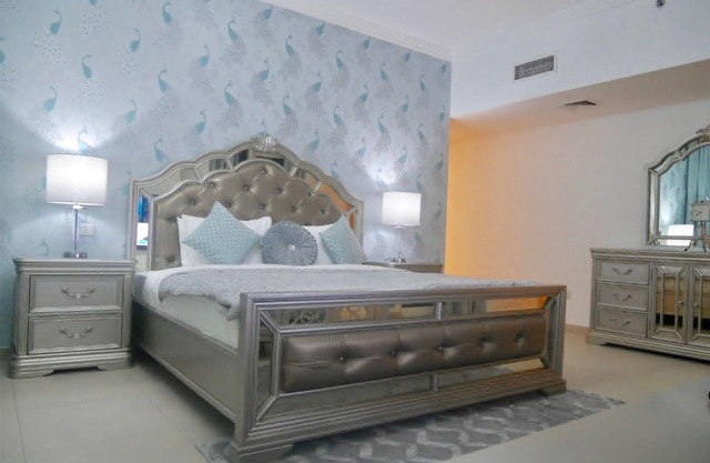 *Beautiful-Beach-Front-Oceanfront- 4-BR- Spacious -Apartment On JBR Walk*