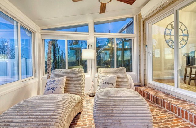 Beautiful Berthoud home, gorgeous mountain views, hot tub, & firepit.
