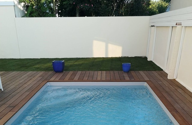 Beautiful Bordeaux shop with heated pool