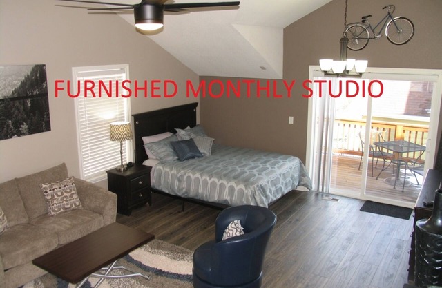 Beautiful Bradburn Green Carriage House - Huge Deck, Carport, Washer/Dryer