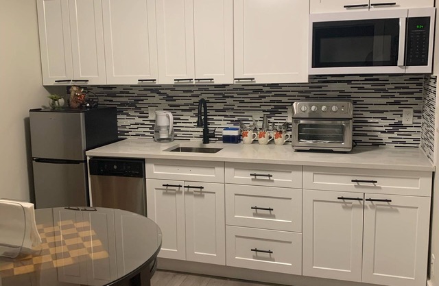 Beautiful, bright, cozy house in Coquitlam central, great environment to stay