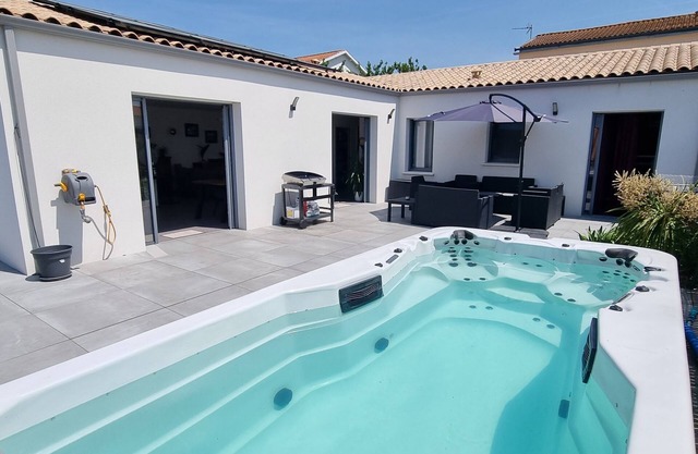 Beautiful, bright seaside house in Angoulins/mer near La Rochelle.
