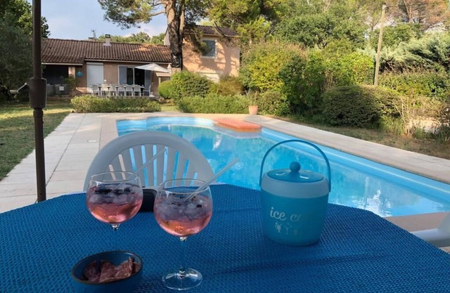 Beautiful bright villa in Mazan for 10 people