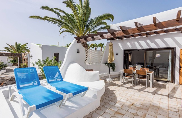 Beautiful bungalow with charm, with terrace and garden