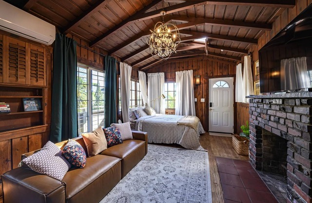 Beautiful Bungalow with Indoor Fireplace