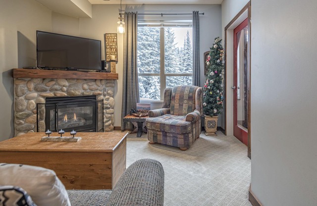 Beautiful Ground Floor Condo - Ski in/out from the Door - Pet Friendly