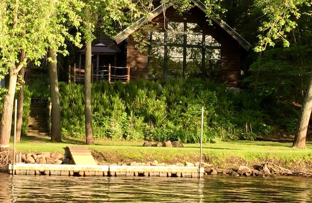 Beautiful Cabin on Scenic WI River/Lake Wisconsin. Close to WI Dells and Madison