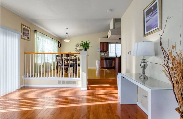 Beautiful Clean Home for 30 day stays /10 min to Airport/ 20 min to dtwn Denver