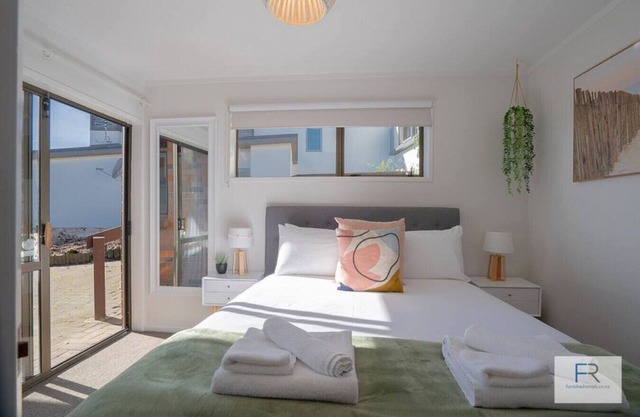 Beautiful Coastal Home Rothesay Bay