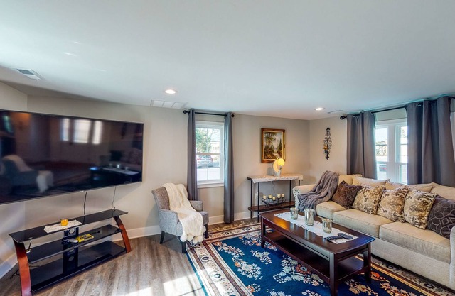 Beautiful Colonial-Style Home with Pool, Firepit & Grill - Dogs Welcome