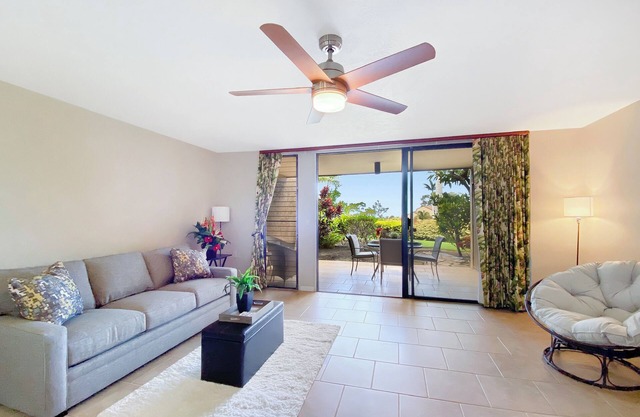 Beautiful condo in quiet area close to restaurants, shopping and golfing.