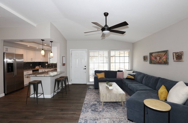 Beautiful condo by Lake Marguerite in Scottsdale!