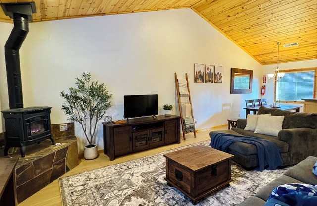 Beautiful Condo in Tahoe Donner! 2BR 2BA
