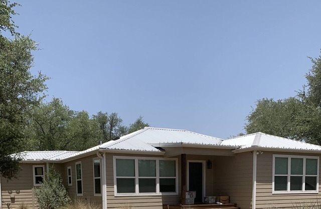 Beautiful Cottage in the Hill Country- 2 mins from Lake Travis