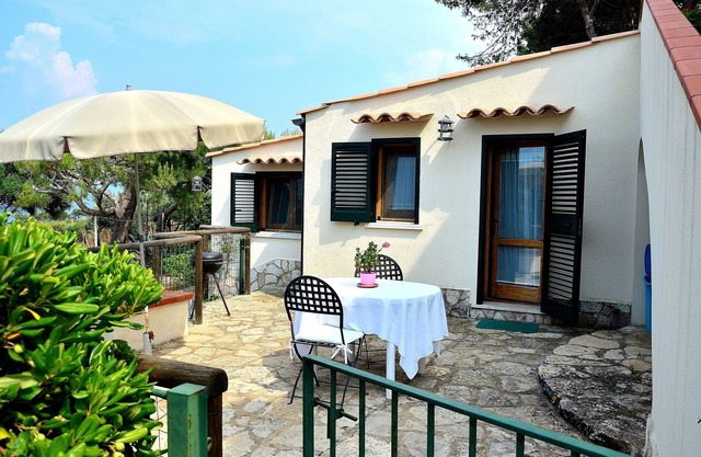 beautiful cottage with amazing view on the sea with private access to the seaside