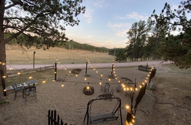 Beautiful, Countryside, 6 Bdrm Next to Custer State Park with Air Conditioning