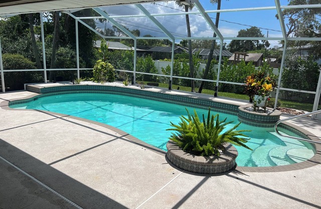 Beautiful, cozy house with a heated pool near to a lot of beaches, restaurants