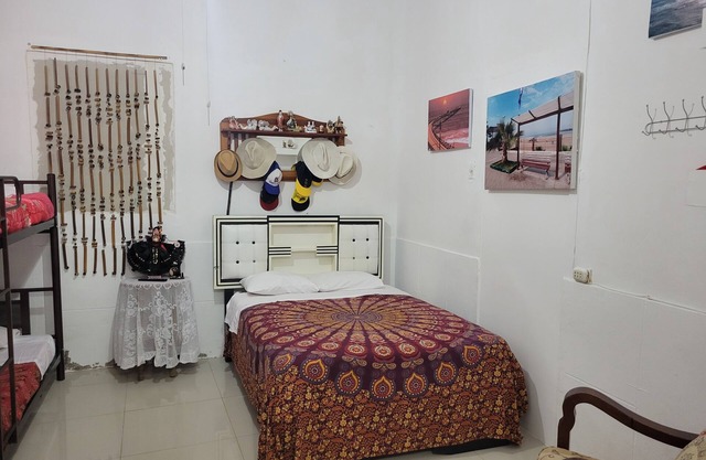 Beautiful cozzy studio located four blocks to the beach, pets and kids allow.