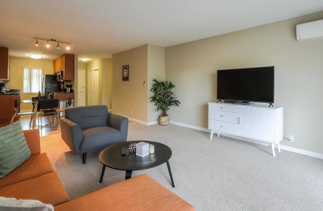 Beautiful Cupertino 2BR Apt with Amenities