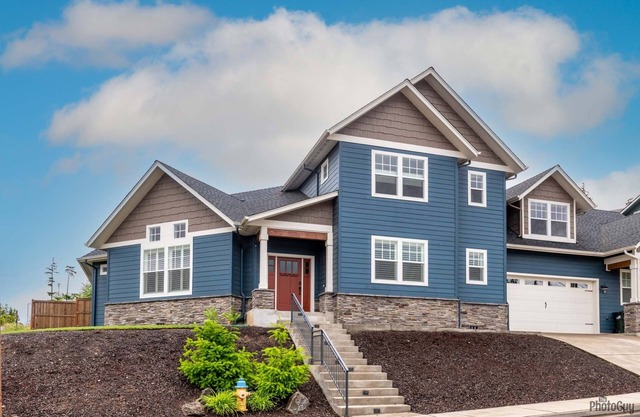 Beautiful Custom Home Centrally Located Near The University of Oregon
