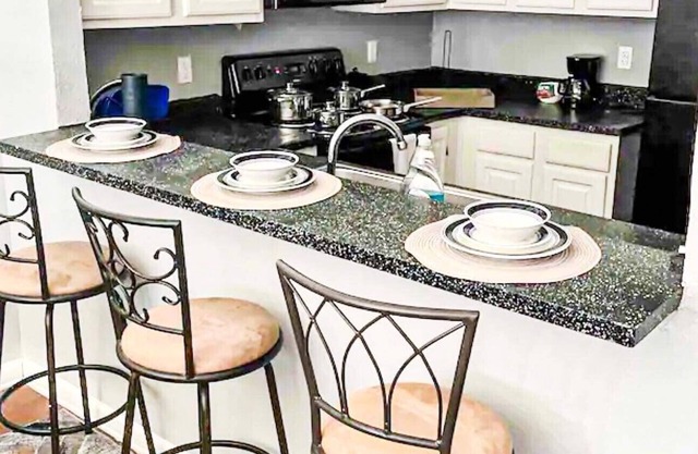 🌟Beautiful Dallas/ Duncanville townhome❗️W/Patio 5star host on other sites