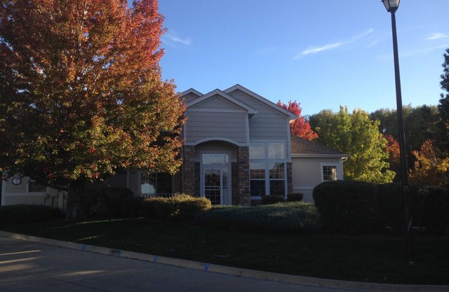 Beautiful DENVER 2-bedroom town-home in gated community. INCLUDES UTILITIES!