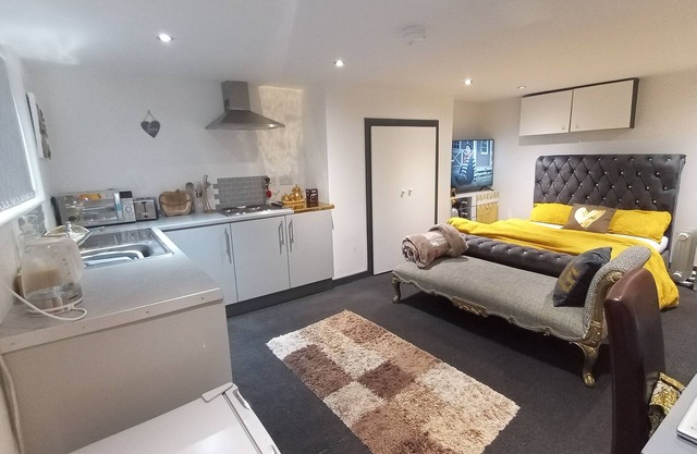 Beautiful En-suite Studio in Leeds -lower Floor