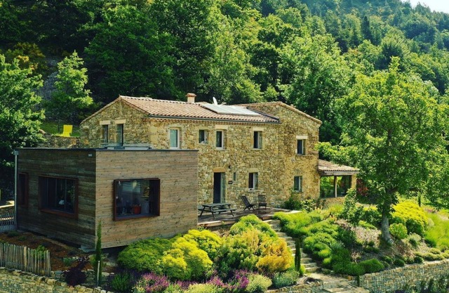 Beautiful estate surrounded by lavender with breathtaking views for 30 guests