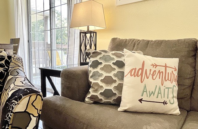 Beautiful Family Friendly Private Condo with Indoor & Outdoor pools. Marina.