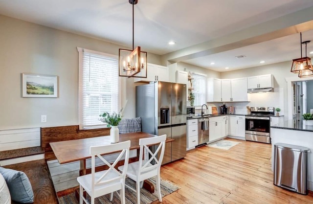 Beautiful Farmhouse close to Lanc, Hershey, Etown!