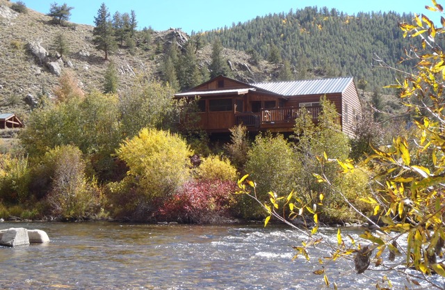Beautiful Four Bedroom Taylor River Cabin with Private Hot Tub