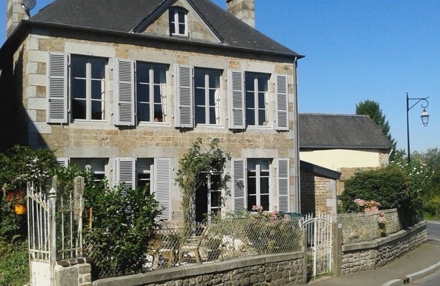 Beautiful Maison De Maitre in heart of pretty village